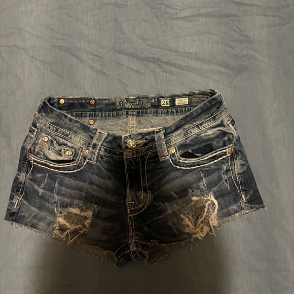 Miss me jeans. cut off jean shorts these have a distressed look size 28 - Picture 4 of 4